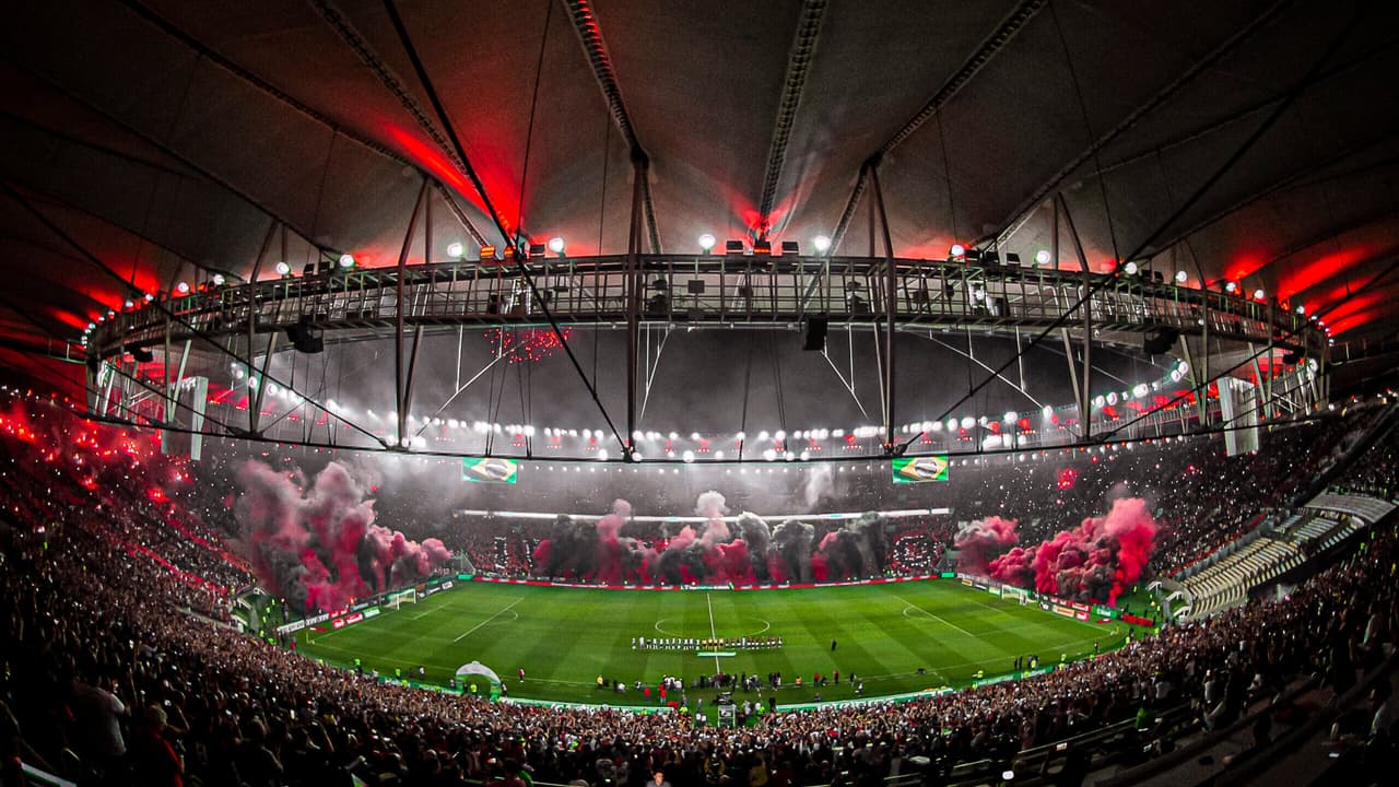 Torcida rubro-negra lota o Maracanã para clássico decisivo contra o Palmeiras — Futebol