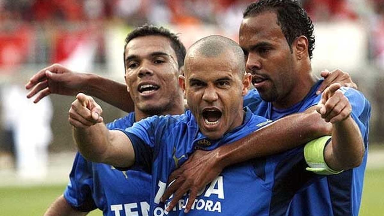 Cruzeiro surpreende Palmeiras no Parque Antarctica com estreia de gala de Roni em 2007 — Futebol