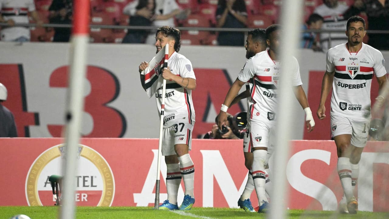 Artur celebra confiança renovada e confirma desejo de permanecer no São Paulo após triunfo na Sul-Americana — Futebol