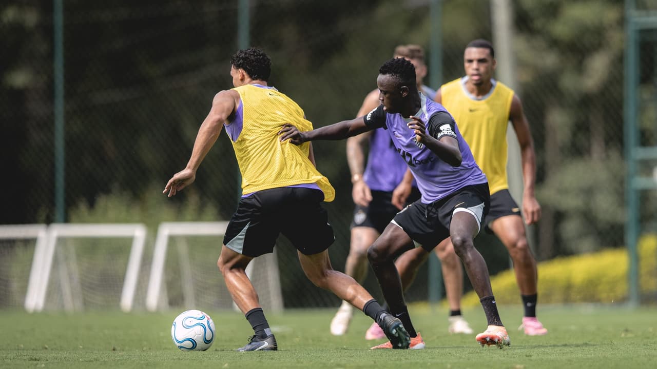 Victor Hugo volta a treinar normalmente e fica à disposição de Domínguez no Atlético-MG — Futebol
