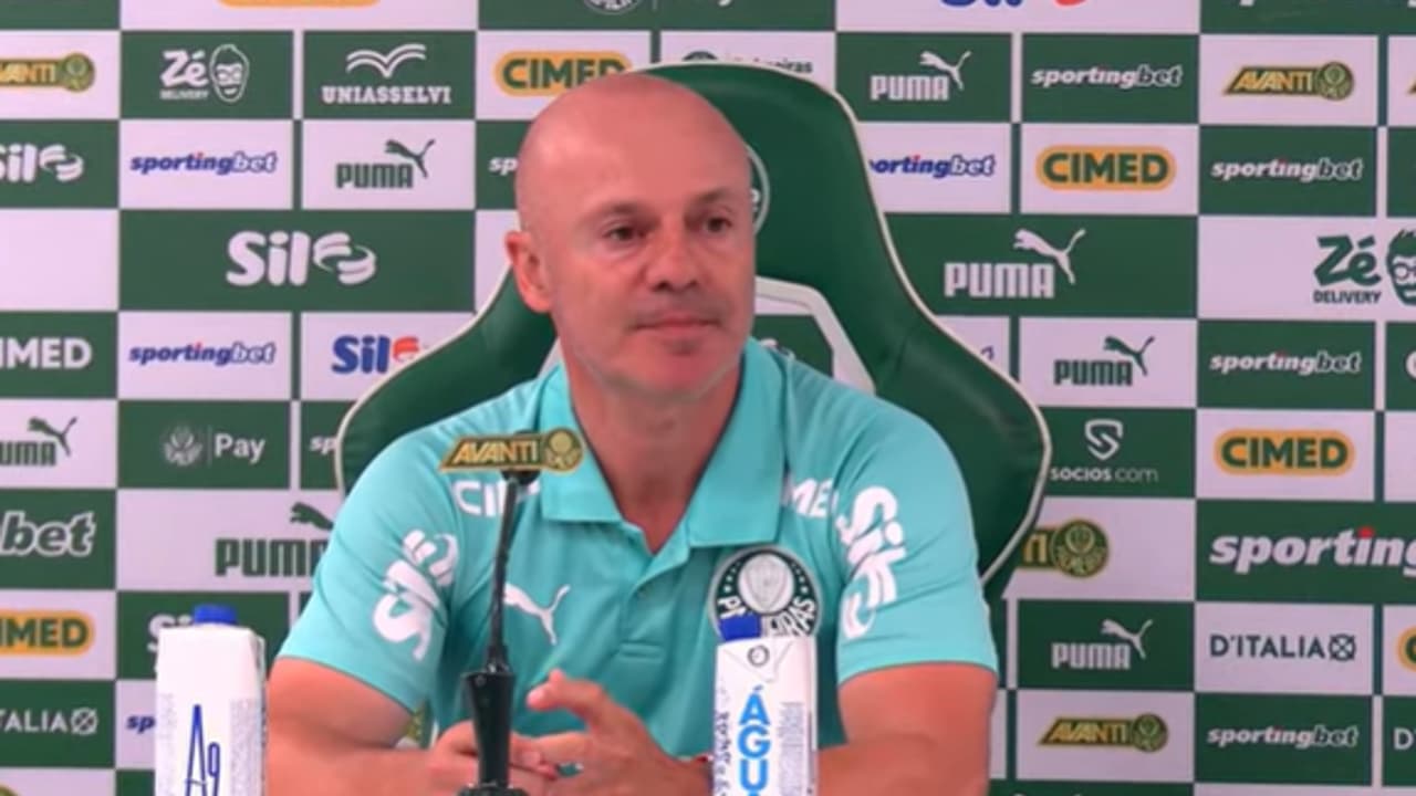 Auxiliar de Abel analisa mudanças táticas e reconhece falta de eficácia no ataque do Palmeiras