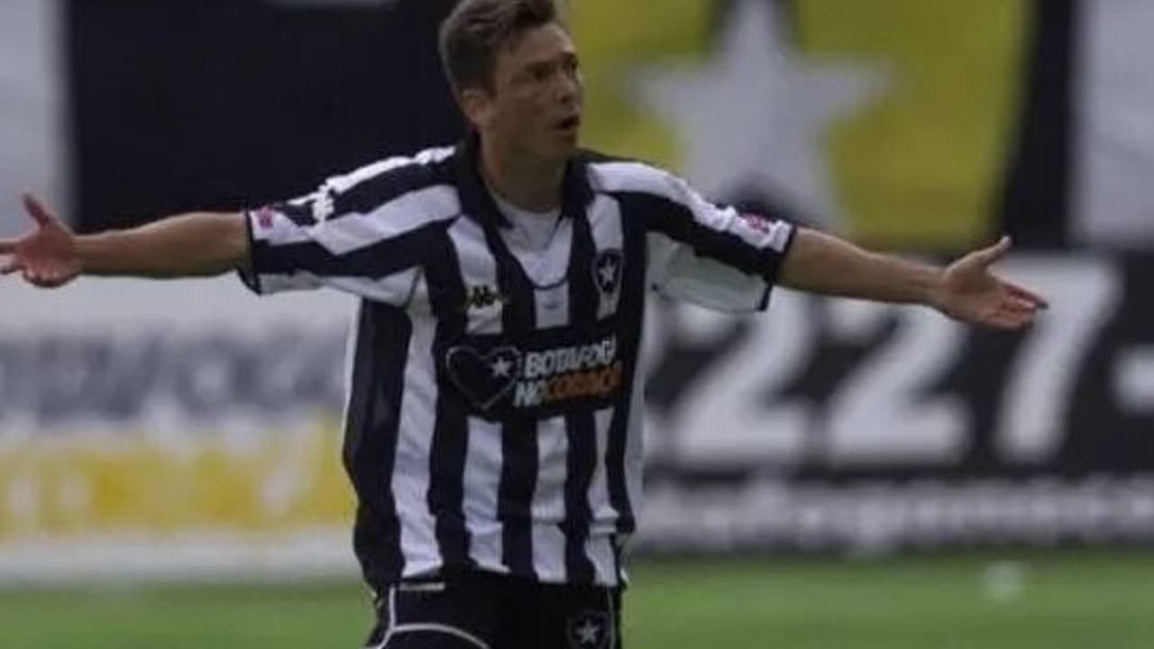 Alex Alves brilha e comanda virada histórica do Botafogo sobre o Corinthians em 2005 — Futebol