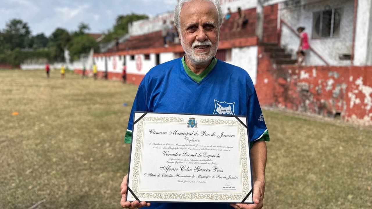 Afonsinho, eterno ídolo do Botafogo, recebe título de Cidadão Honorário no Rio por luta pioneira pelo passe livre — Futebol