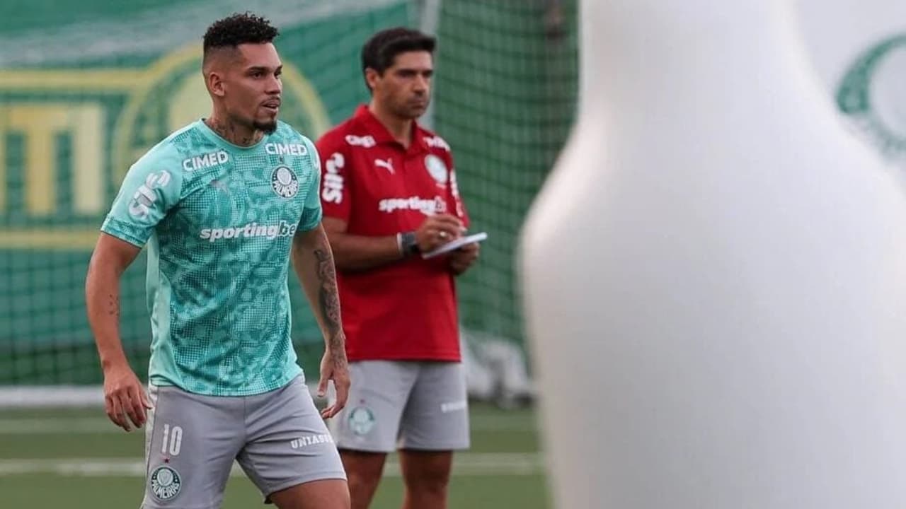 Paulinho retorna após 300 dias e é convocado para o duelo decisivo contra o Santos