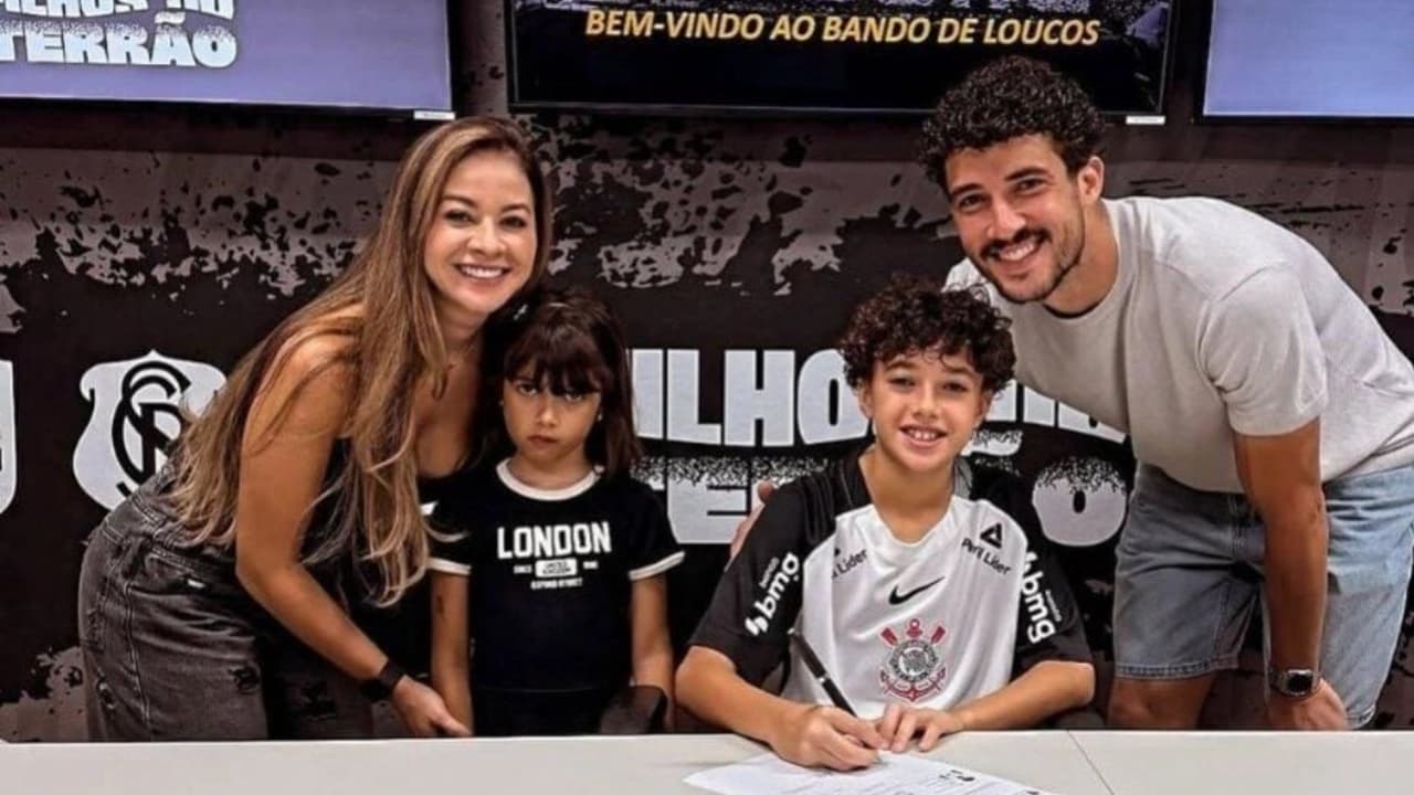 Promessa em Campo: Filho de Gustavo Henrique Assina Contrato com o Corinthians