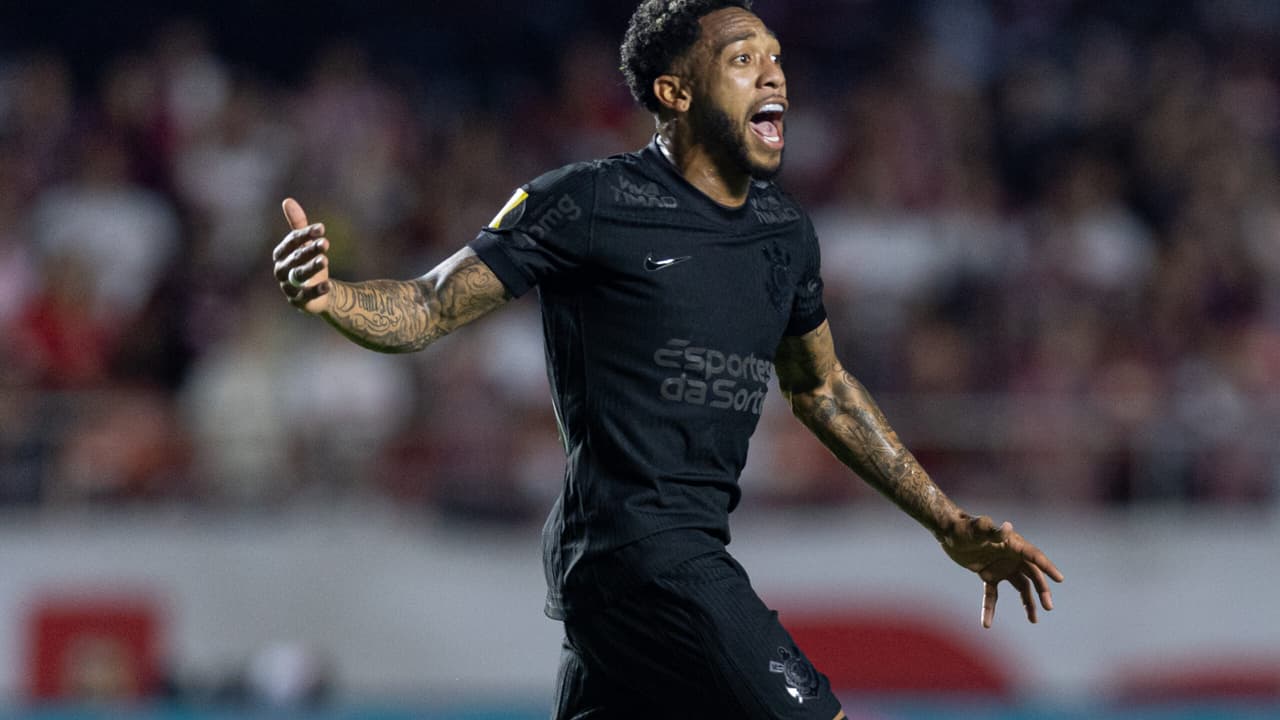 Corinthians enfrenta restrições de transferências devido a dívida na negociação de José Martínez
