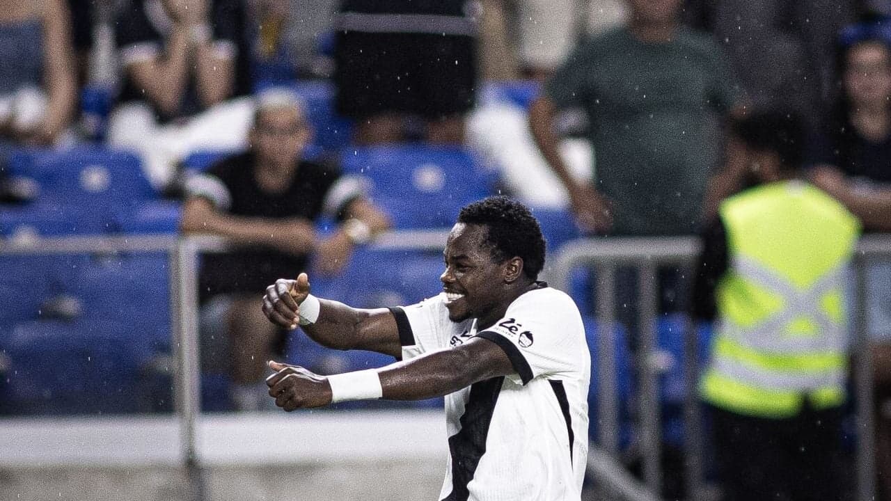 Atacante do Vasco carrega bandeira cruz-maltina na Copa do Mundo 2026 — Futebol