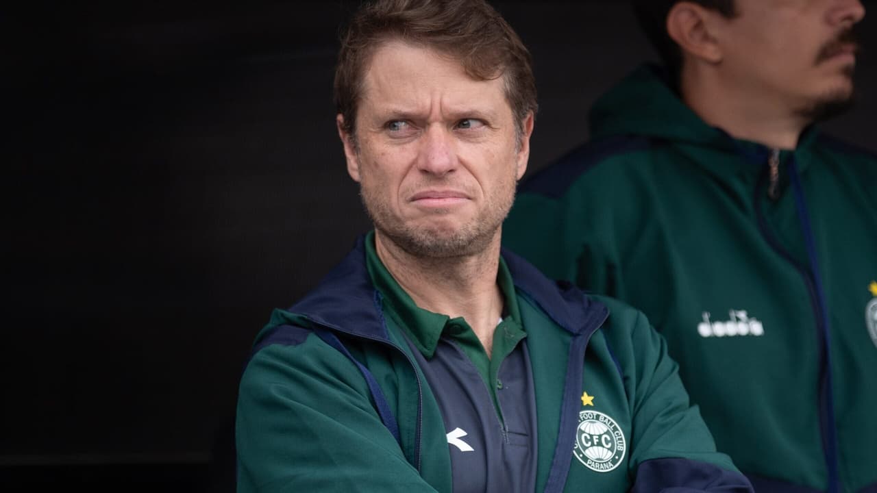 Seabra denuncia clima de espetáculo na Neo Química e afirma que o Coritiba não aceitou ser coadjuvante — Futebol