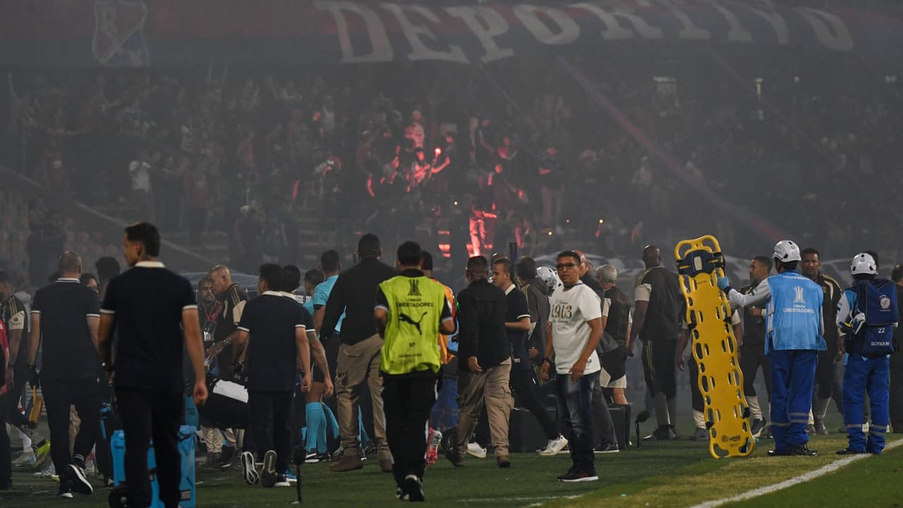 Conflito e Ansiedade: Jogo do Flamengo na Libertadores Cancelado por Invasão e Desordem