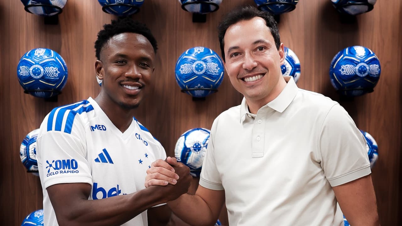 Luis Sinisterra assina contrato até 2028 e se torna ícone do ataque do Cruzeiro