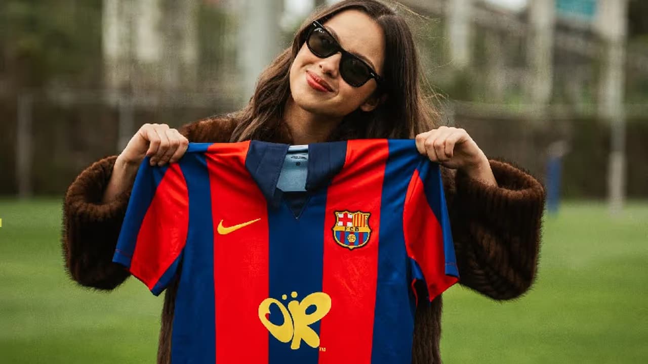 記念グッズ #3 FC Barcelona-Real Madrid Olivia Rodrigo toma susto com gol em Barcelona x Real Madrid; veja