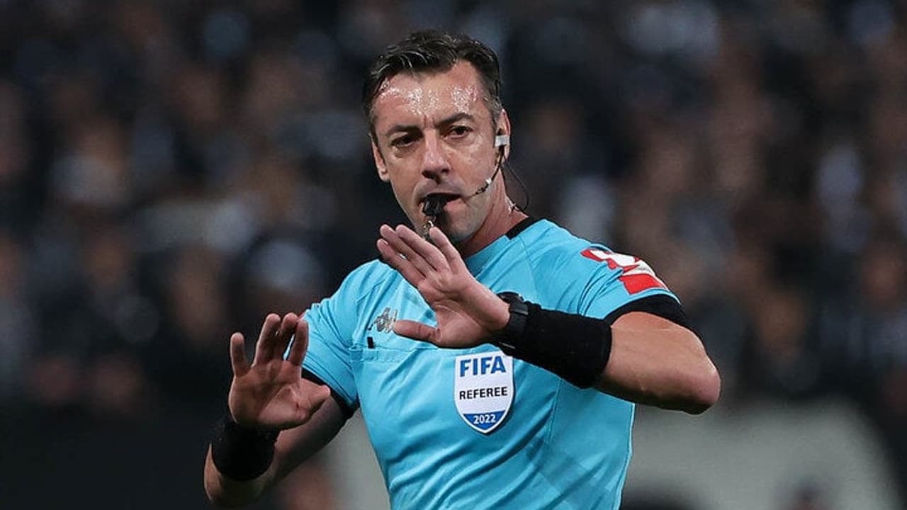 Eliminação do Flamengo na Copa do Brasil Gera Debate sobre a Gestão Técnica de Raphael Claus