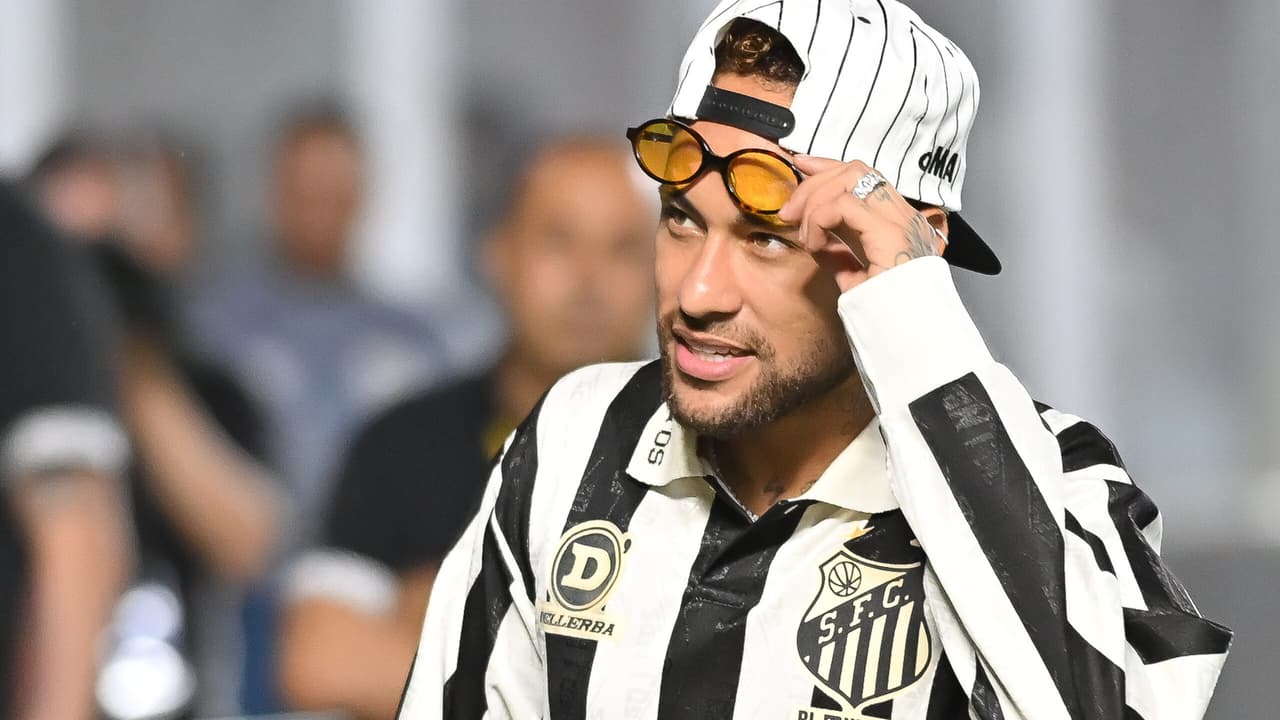 Neymar tranquiliza torcida: 'Panturrilha está inteira' após visita à Vila Belmiro — Futebol