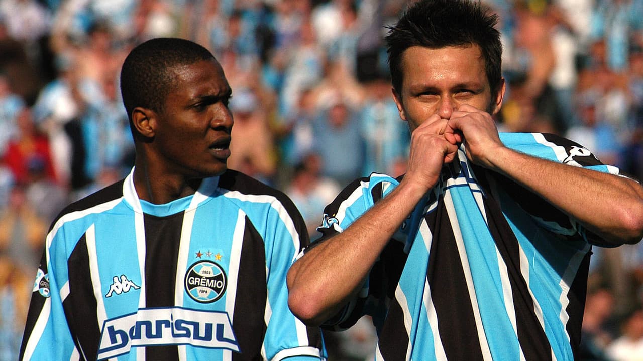 Grêmio aplica histórica goleada de 4 a 0 no Corinthians com hat-trick de Rodrigo Fabri em 2002 — Futebol