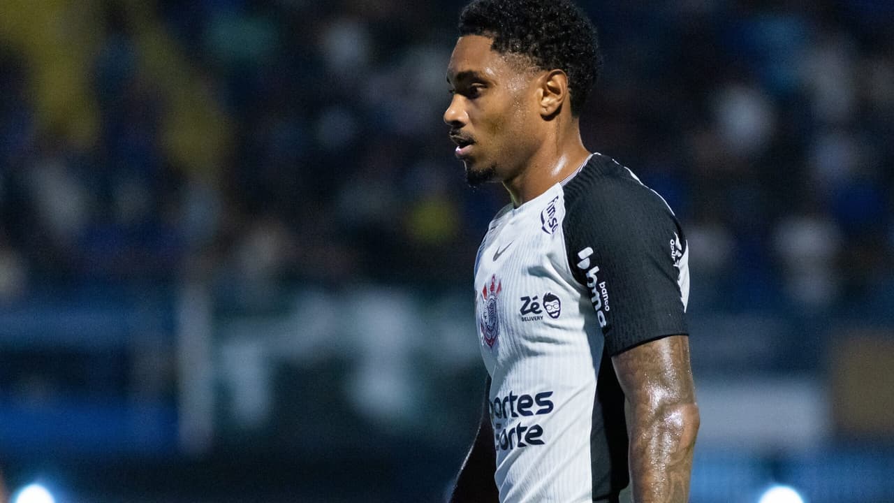 Sem empolgar, Vitinho registra baixa produção ofensiva no Corinthians