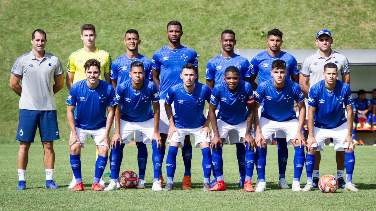 Base promissora do Cruzeiro em crise: talentos revelados não aproveitados no mercado europeu