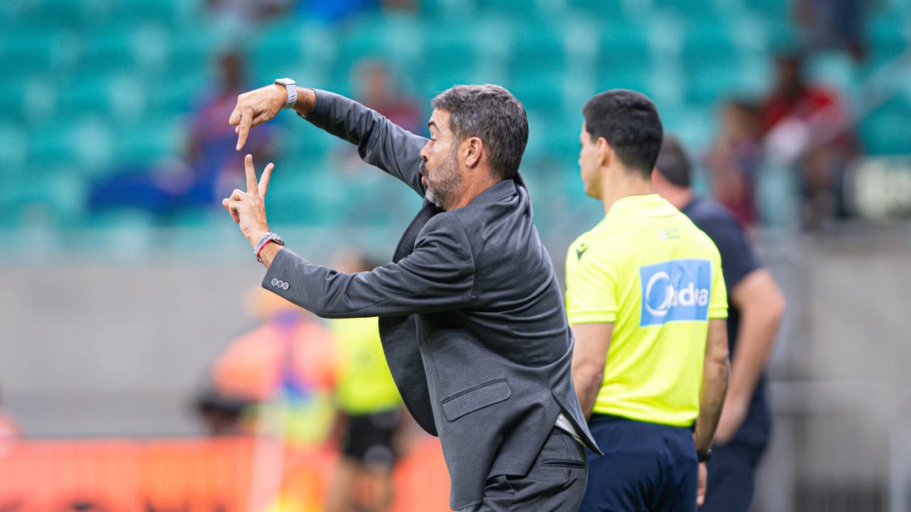 Artur Jorge fortalece defesa e recoloca o Cruzeiro na briga do Brasileirão — Futebol