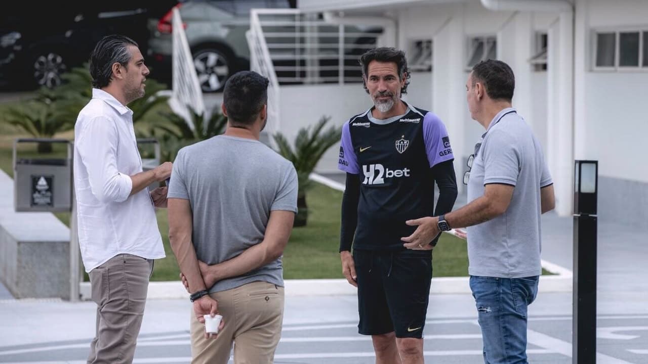 Atlético-MG adota cautela no mercado e anuncia Léo Duarte como único reforço