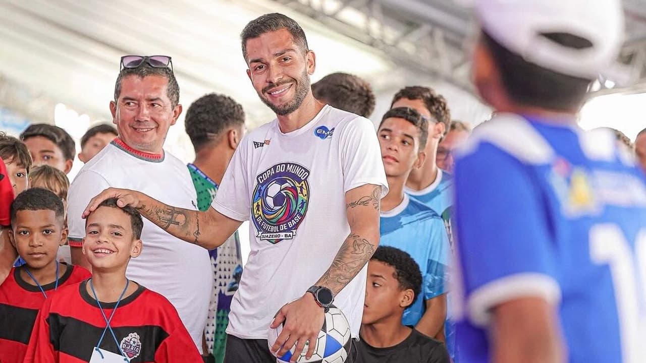 Petros lança Copa do Mundo de Base para revelar jovens talentos do futebol
