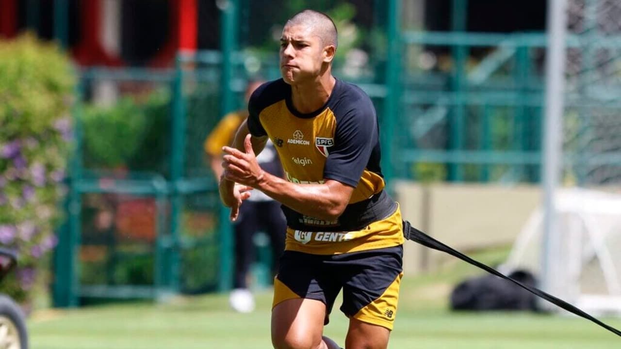 São Paulo direciona atletas ao Sub-20 para ganhar ritmo durante pausa da Copa — Futebol