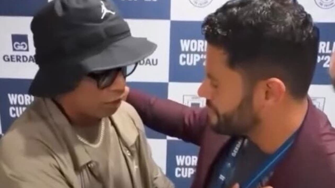 Ronaldinho e Hulk se encontram em evento da Copa nos Estados Unidos