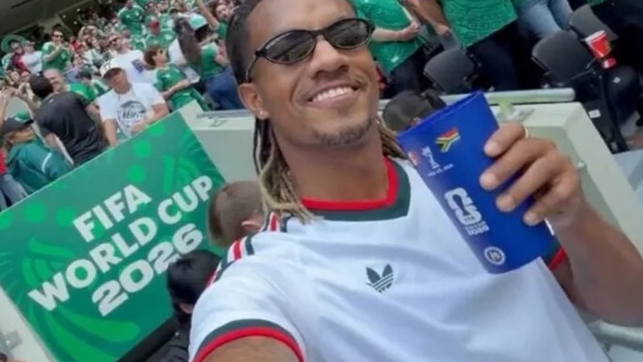 Carrillo evita polêmica e rejeita camisa verde no lançamento da Copa: 