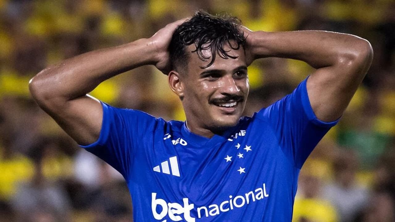 Kaiki entre Como e Betis: futuro incerto movimenta mercado enquanto Cruzeiro se prepara para mudanças