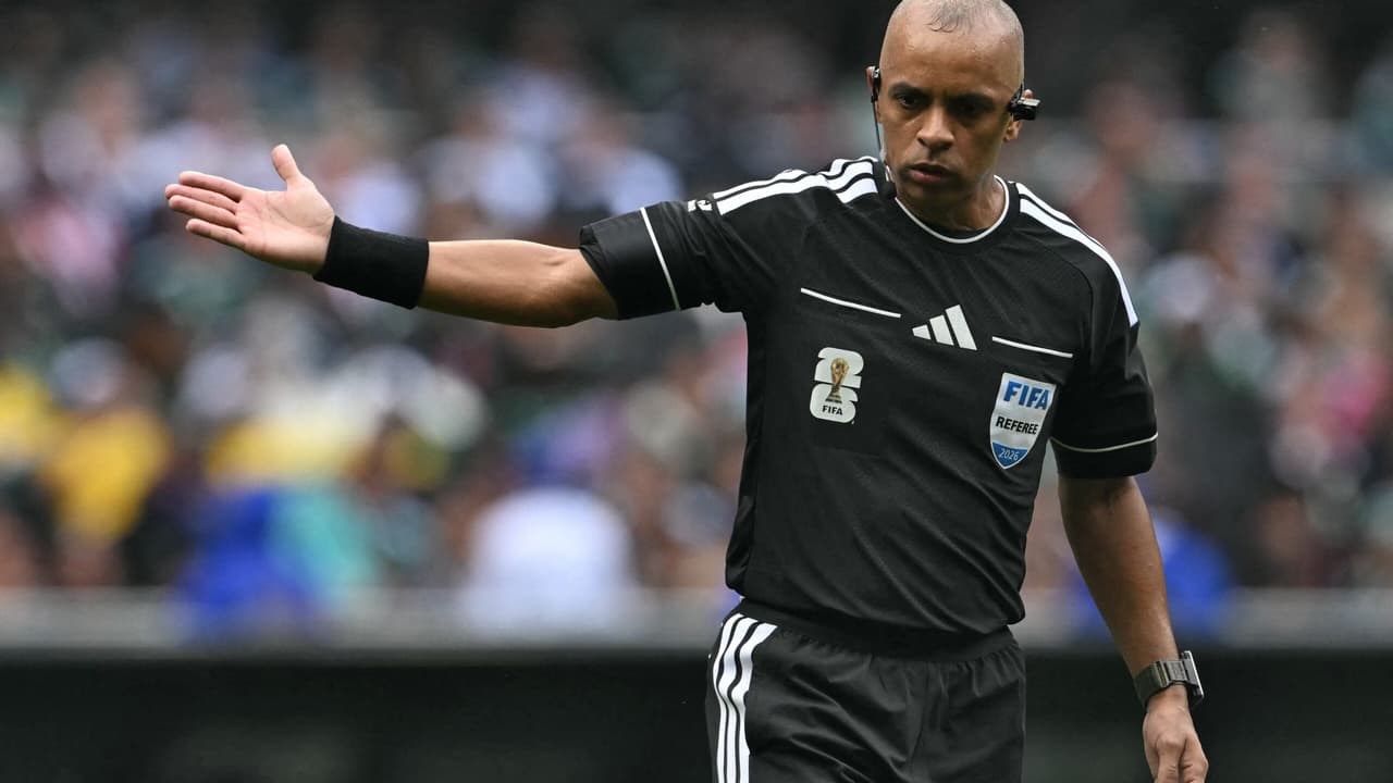Jornais ingleses criticam atuação de Wilton Pereira Sampaio na Copa: 'Ridículo'