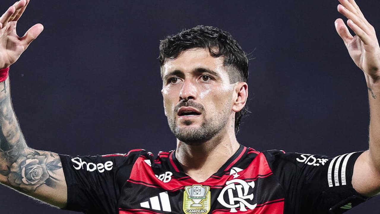 Arrascaeta, do Flamengo, sente lesão e pode ser cortado da Copa do Mundo