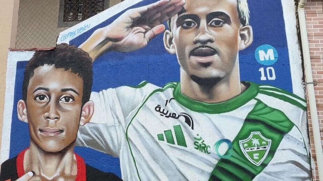 Matheus Gonçalves, ex-Flamengo, recebe homenagem em praça que o inspirou a sonhar como jogador