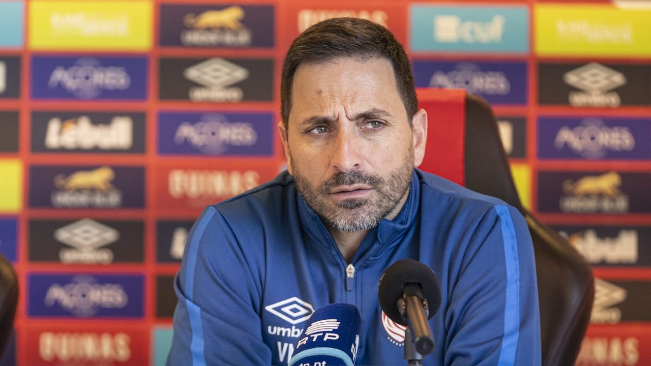 Vasco negocia contratação de treinador português