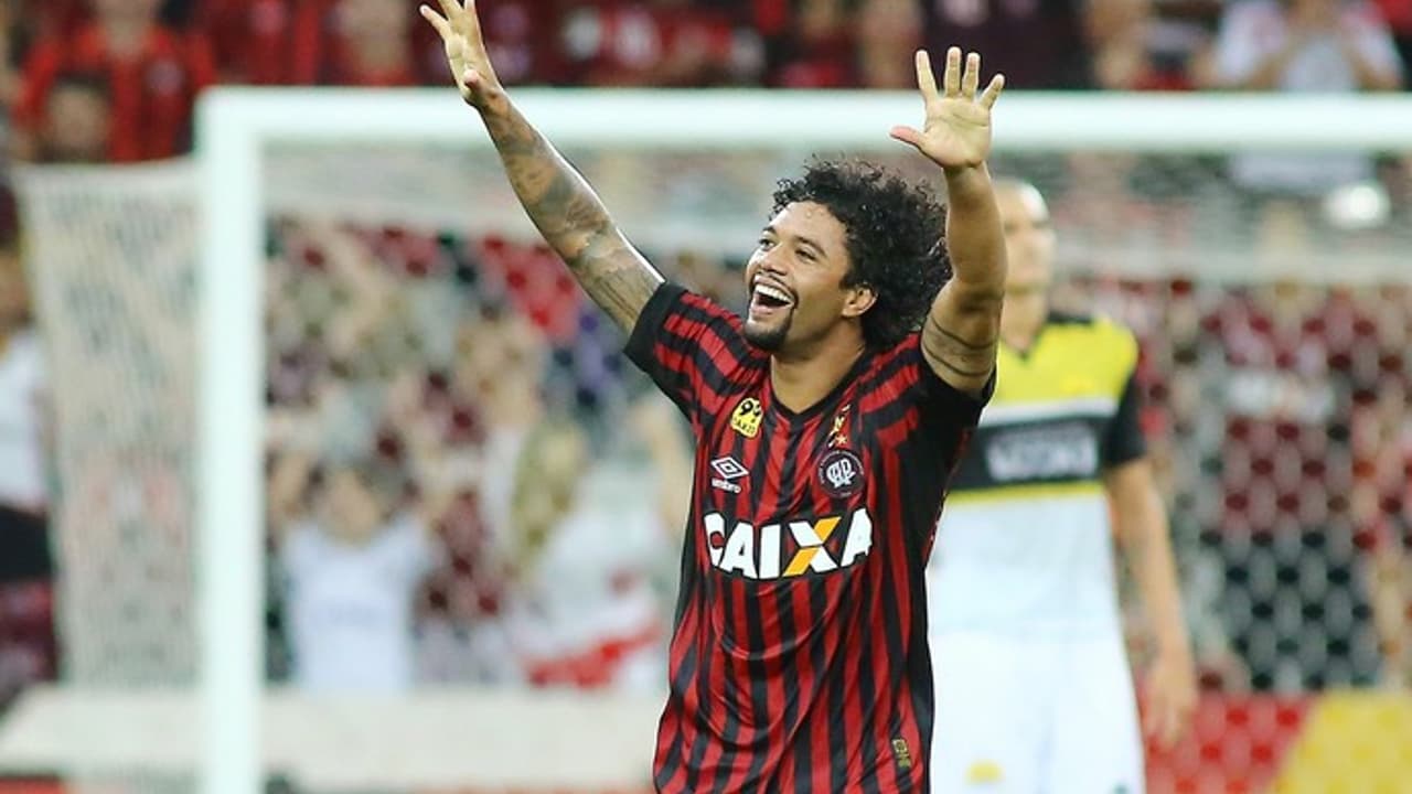 Otávio, do Atlético-PR, viaja e é vendido ao Bordeaux-FRA por 7 milhões de euros - Lance!