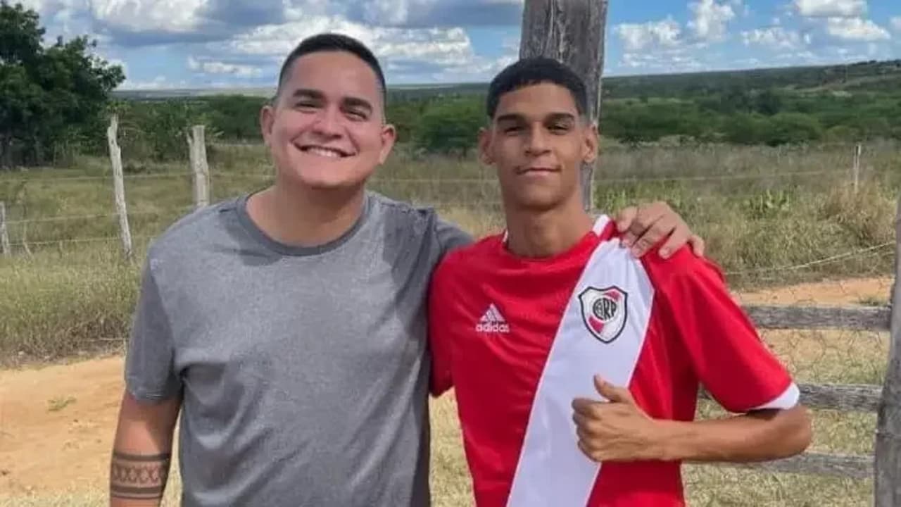 Advogado de Luva de Pedreiro diz que vai pedir anulação do contrato com  Allan Jesus - Lance!