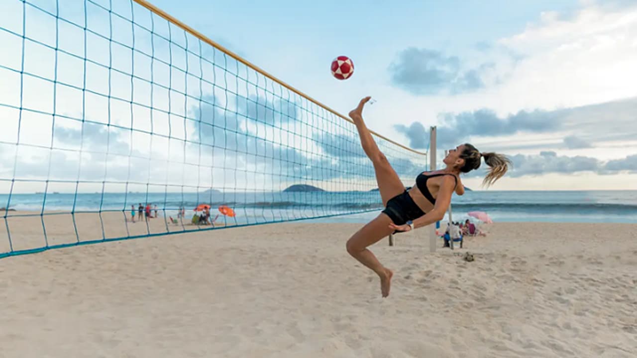 Praia da Barra recebe maior torneio de futevôlei feminino do Brasil
