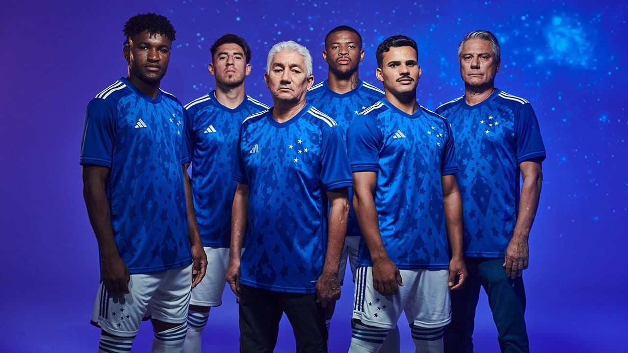 Após vazamento, Cruzeiro lança oficialmente uniforme da temporada 2024