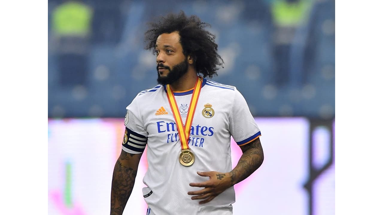 Com diversos jogadores do Real Madrid, Marcelo elege time ideal de