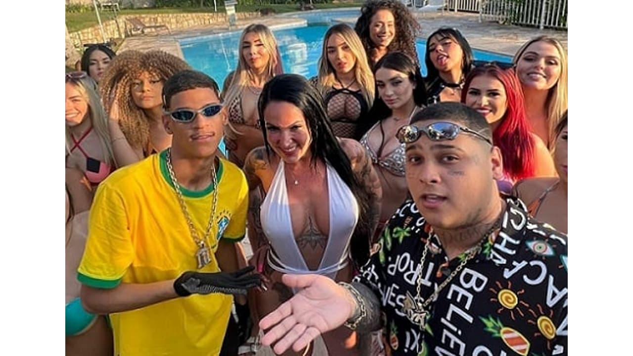 Luva de Pedreiro participa de clipe com MC e atriz pornô Elisa Sanches -  Lance!