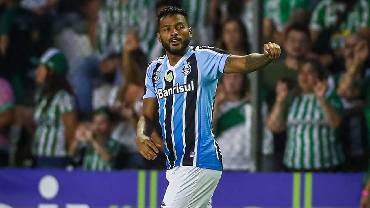 VÍDEO: Reinaldo comemora primeiro gol com a camisa do Grêmio - Lance!