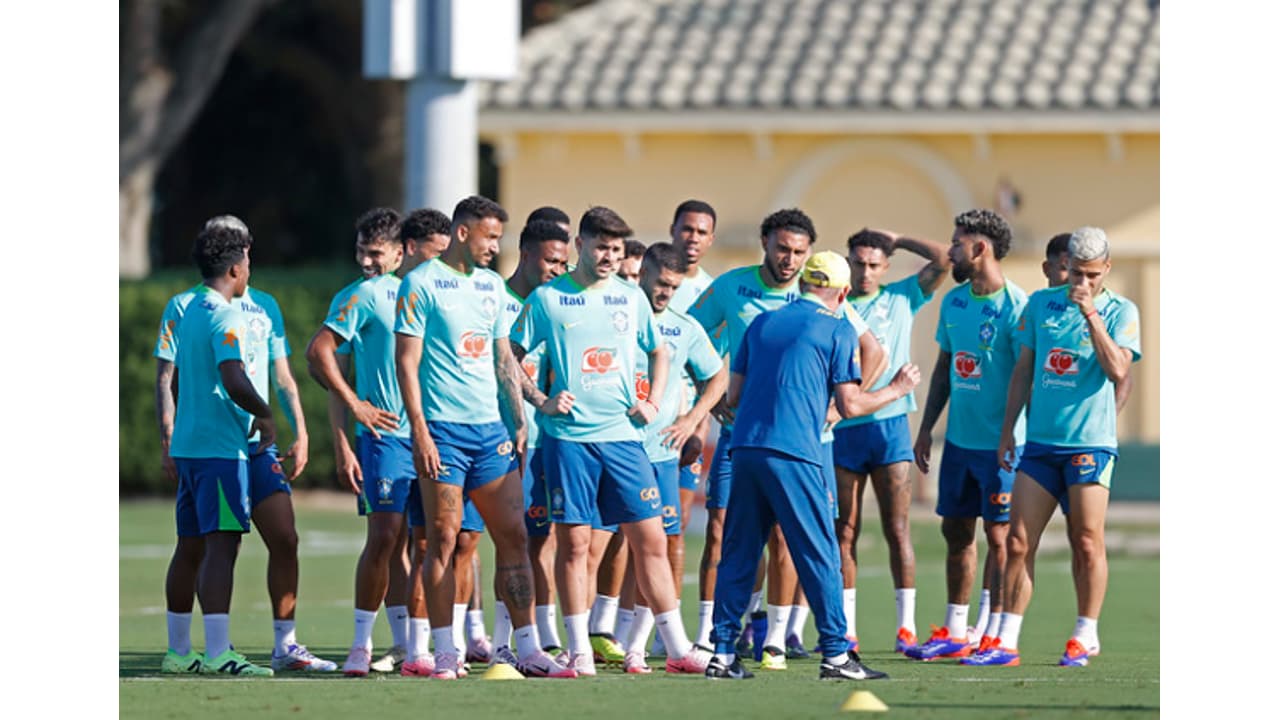 La selección brasileña entrena antes del partido amistoso contra México