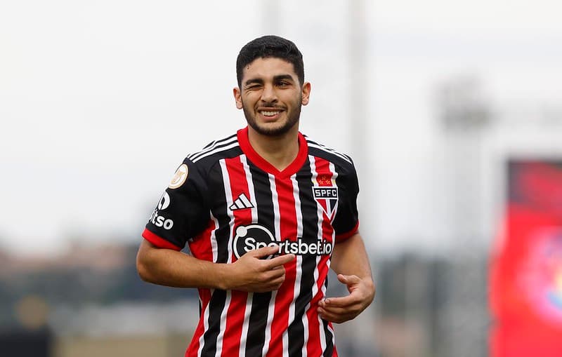 Michel Araújo em ação pelo São Paulo
Foto: Rubens Chiri/São Paulo