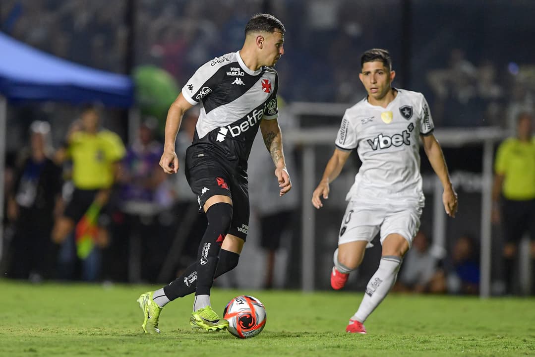 Duelo entre Vasco e Botafogo pelo Carioca 2025 (Foto: Thiago Ribeiro/AGIF)