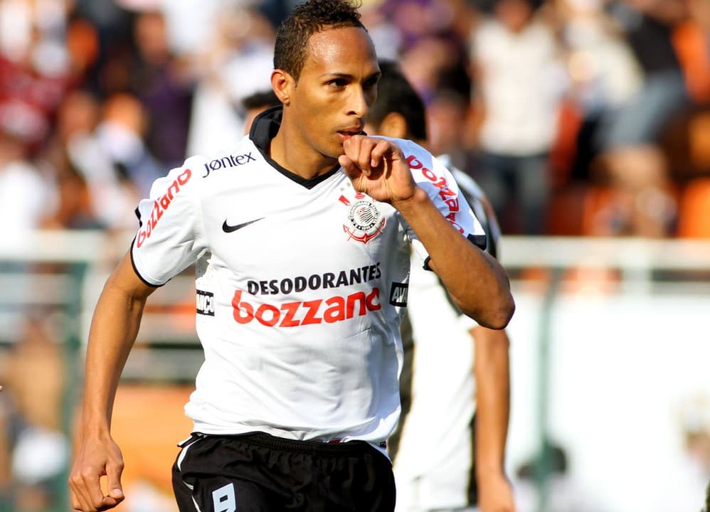 Liédson fez 3 gols em clássicos contra o Palmeiras