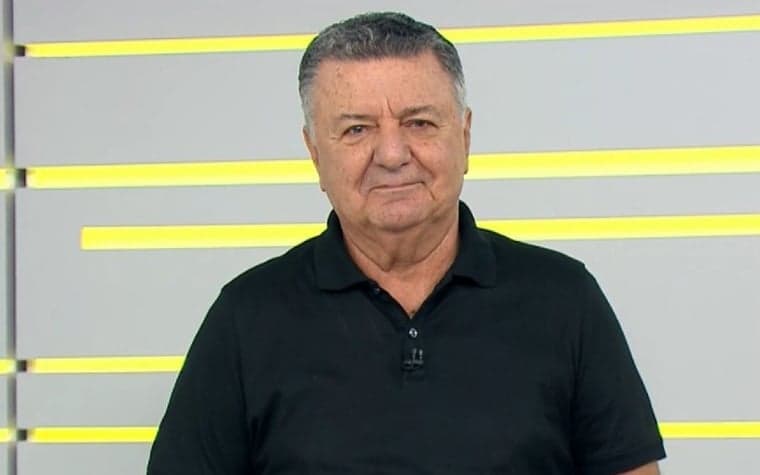 Arnaldo Cezar Coelho critica decisão de pênalti em jogo do Flamengo.