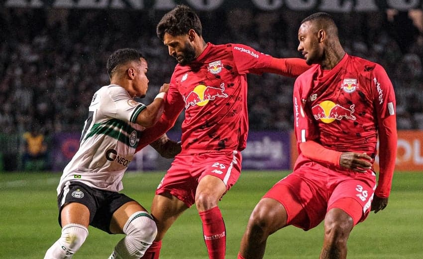 coritiba-bragantino-brasileirao-futebol-latino-lance