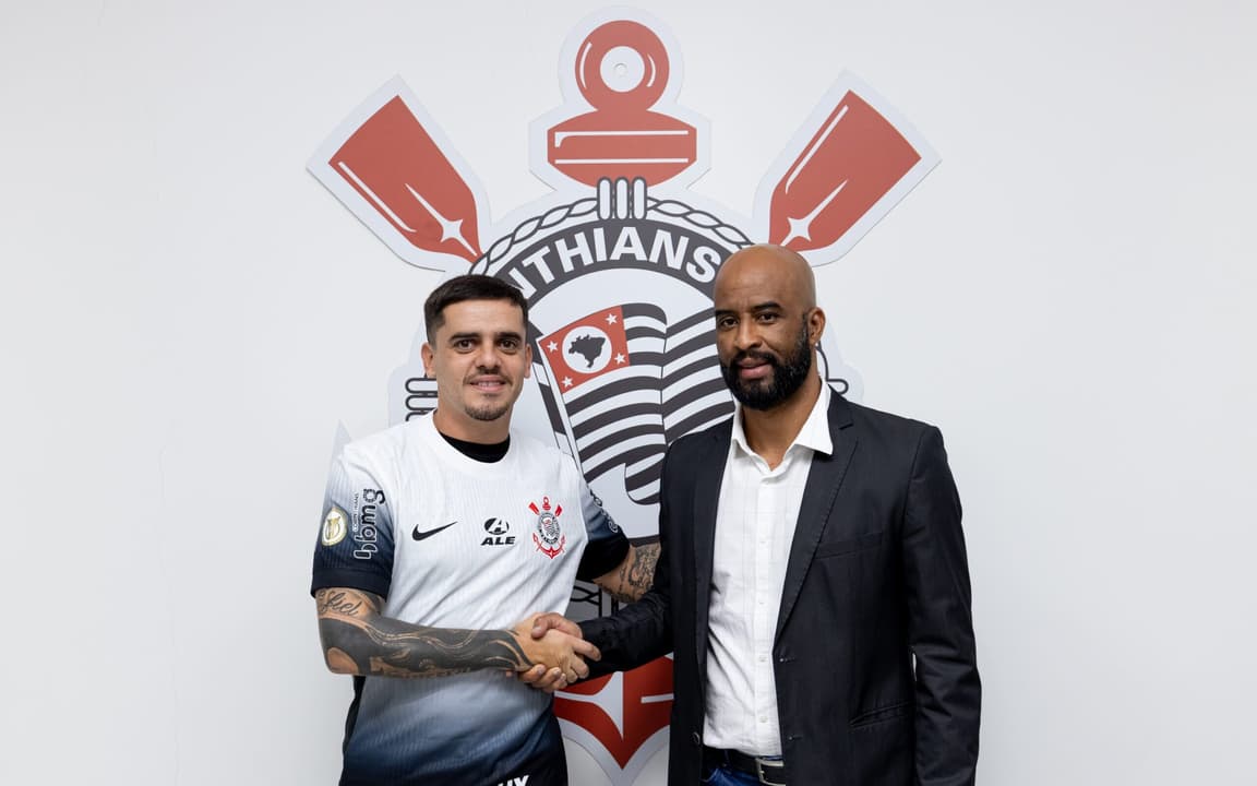 Corinthians renova contrato de Fagner, lateral permanece no clube por mais tempo.
