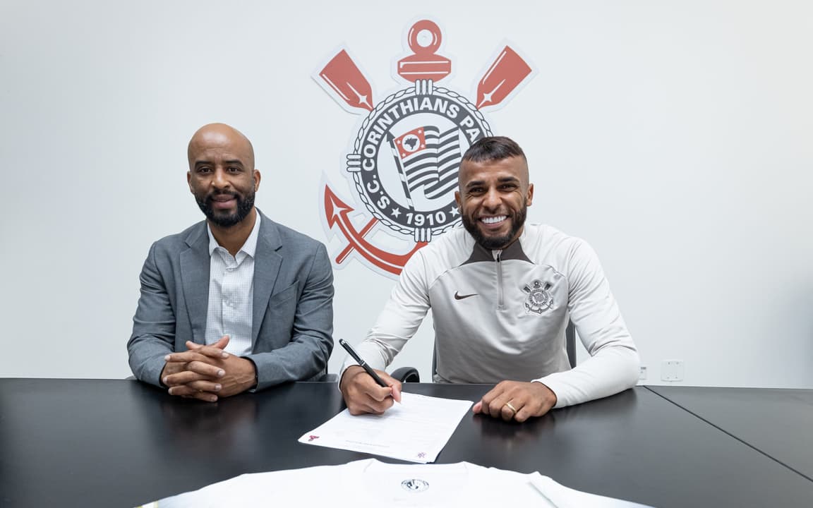 Corinthians acerta contratação de Alex Santana; confira duração do contrato.