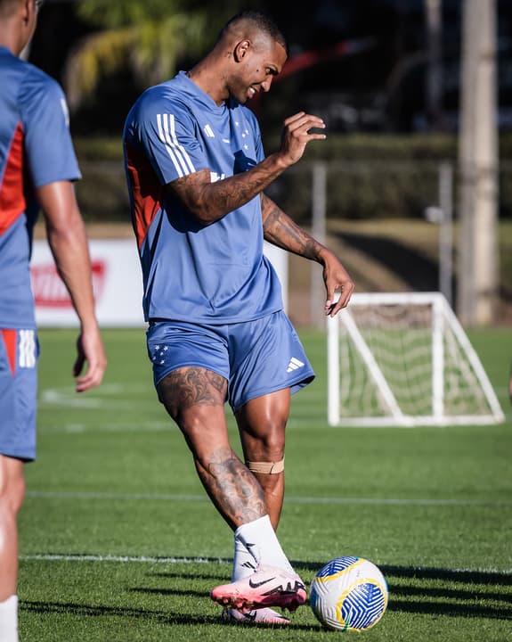 Cruzeiro recebe reforços cruciais para confronto com o Juventude
