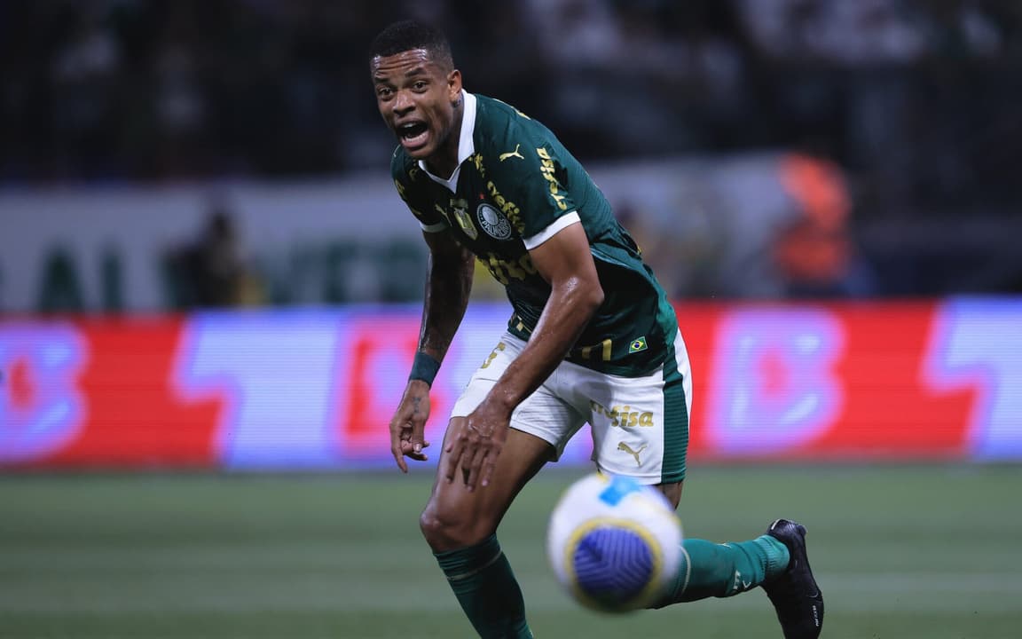 Palmeiras planeja reforços para setor de laterais com preocupações identificadas.