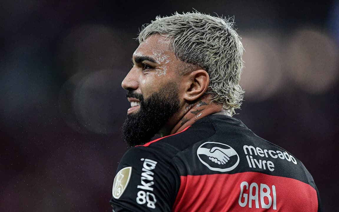 Gabigol critica postura da diretoria do Flamengo em sua saída do clube.