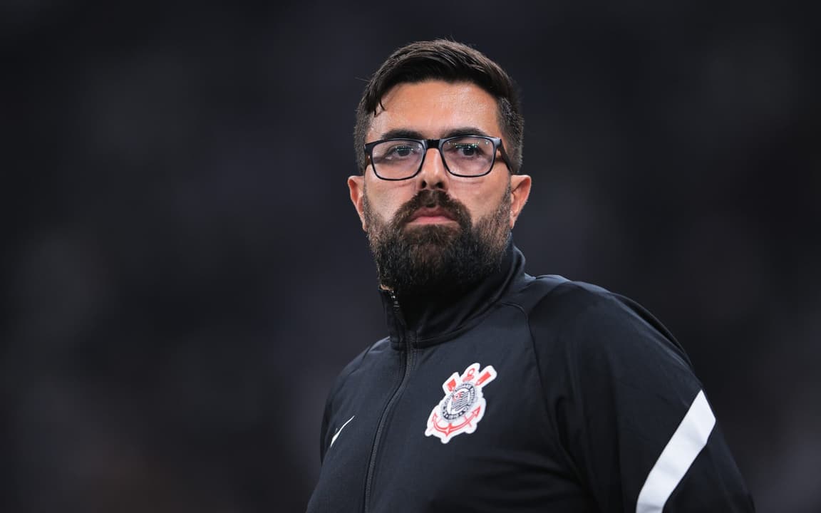 Celebração de Laruccia e clima no vestiário antes da vitória do Corinthians.